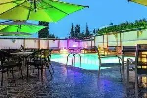 Hotel Gaia, Набель