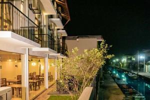 Hive 68 - Hotel and Resorts (Negombo), Негомбо