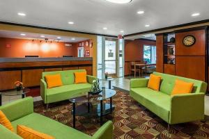 Studios & Suites 4 Less Charlotte, Шарлотт