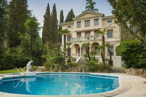 Villa Vittoria, Гардоне-Ривьера