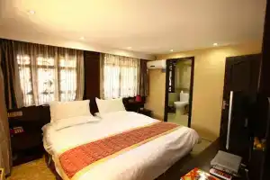 Lijiang Qingchuge Hostel, Лицзян
