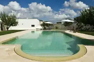 Masseria Il Mandorlo Fiorito, Челье-Мессапика