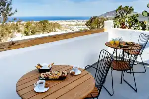 Lemon Suites Santorini, Фиростефани