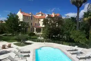 Chateau La Tour Apollinaire, Перпиньян