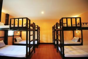 Slinky Hostel, Пхи Пхи
