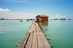 Island Hostel, Байян Лепас