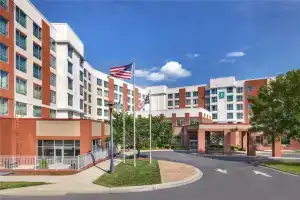 Embassy Suites by Hilton Charlotte Ayrsley, Шарлотт
