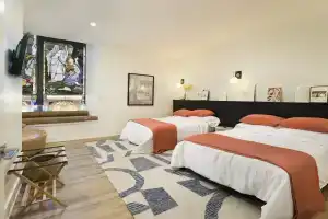 The Deacon, Филадельфия