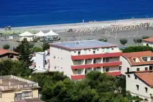 Hotel Calabria, Прая-а-Маре