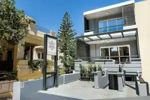 Solar Apartments, Агиа Марина