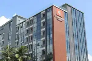 Hlaine Tet Hotel, Янгон