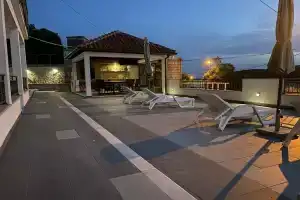 Mata Family Apartments, Molunat