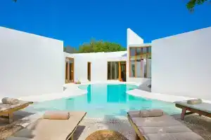 Villa Ixia, Иксия