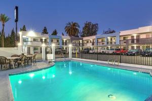 Hotel Seville, Онтэрио