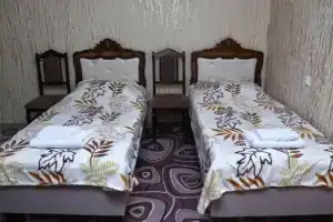 Lucy b&b, Горис