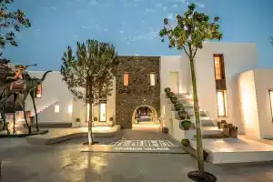Mykonian Mews, Платис-Ялос