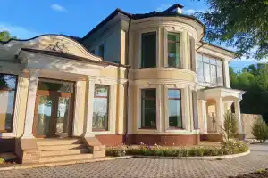Семейный гостевой дом в парке на берегу реки
