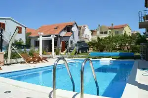 Holiday House Tina Tribunj, Трибуни