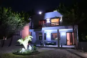 Lilies Villa, Иксия