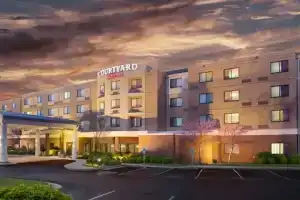 Courtyard by Marriott Fayetteville, Фейетвилл