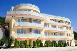 Family Hotel Albizia, Варна