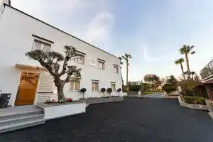Bmc Home, Торре-Аннунциата