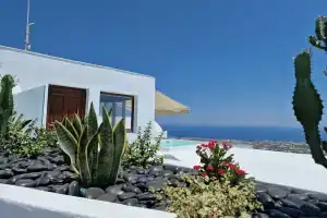 Amerisa Suites & Villa, Фиростефани