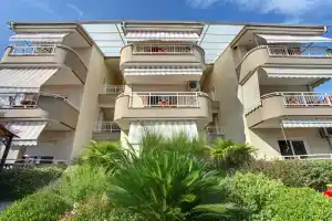 StayInn Bellevue Apartments, Керамоти