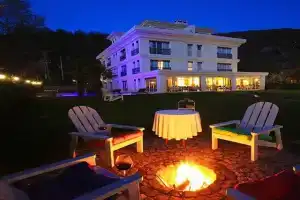 The Escape Hotel, Агва