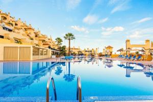 Ramada Residences by Wyndham Costa Adeje, Адехе
