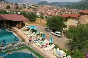 Castle Apart, Ичмелер