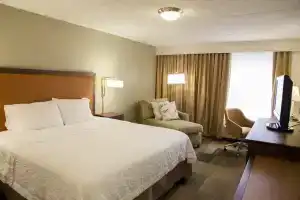 Hampton Inn & Suites Albany-Downtown, Олбани