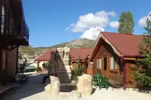 Домики из дерева, Веселое, Весёлое