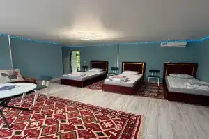 В абрикосовом саду, Гоцатль Малый