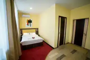 Отель «Красный Подсолнух», Алексеевка