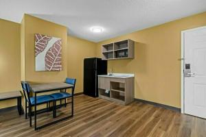 Suburban Studios Charlotte - Executive Park, Шарлотт