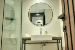 Aste Hotel, Пемброк