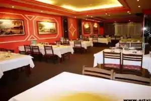 Otel Papila, Хопа