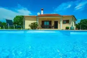 Кемпинг «Camping Homes Mon Perin», Bale