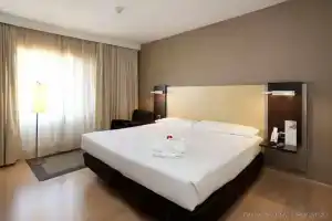 Hotel Ilunion Suites Madrid, Мадрид
