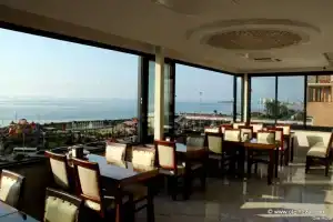 Huzur Otel, Хопа