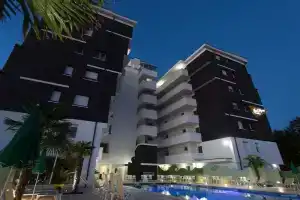 Nero d'Avorio Aparthotel & Spa, Римини