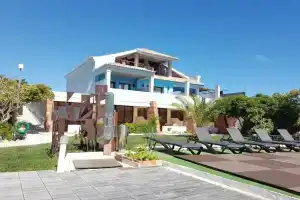 Valmar Villas, Лагуш
