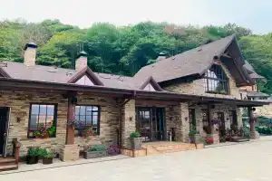 Гостиница «У хребта Уна-Коз», Даховская