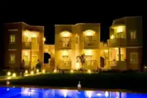 King's Village Apartments, Малия