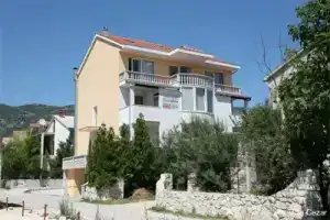 Villa Cezar, Кастель Стари