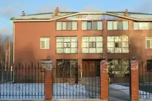 Гостиница «Остров», Чегдомын