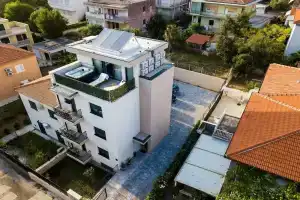 Seven Seas Residence, Сплит