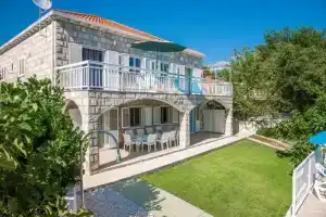 Apartments Villa Harmonia, Чилипи