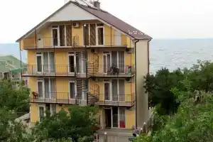 Гостиница «Бриз», Приветное